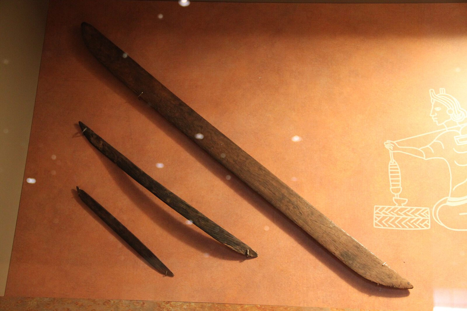 Museal ausgestellte Webgeräte der Mexica